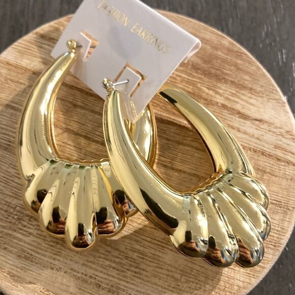 NWT Fashion Earrings Textured Oval Hoop Earrings Gold tone - Picture 2 of 4